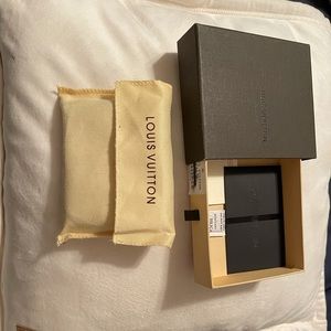 Louis Vuitton Men’s Leather Wallet